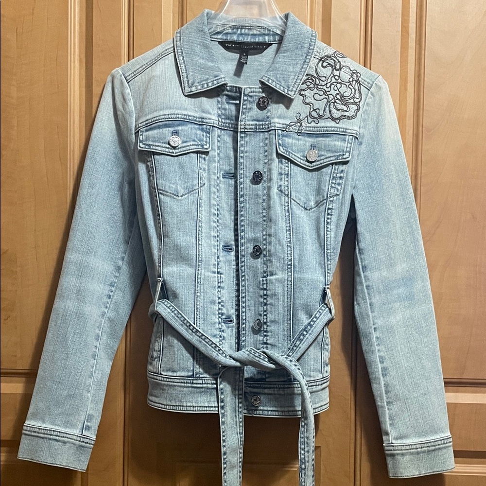 White House Black Market Embroidered Light Blue Jean Jacket Size Small